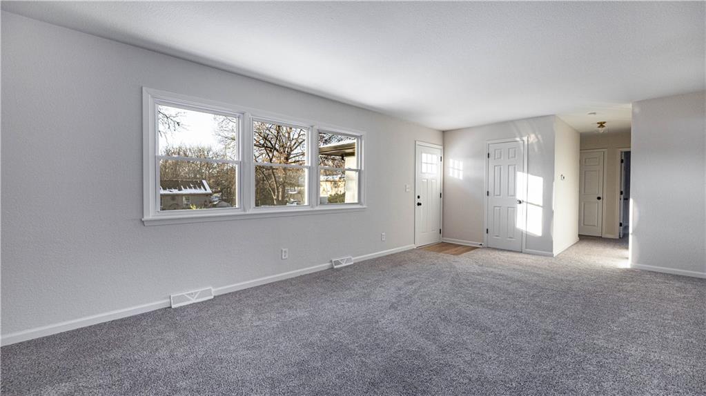 2805 Berry Avenue Independence, MO 64057 - Photo 2 of 18