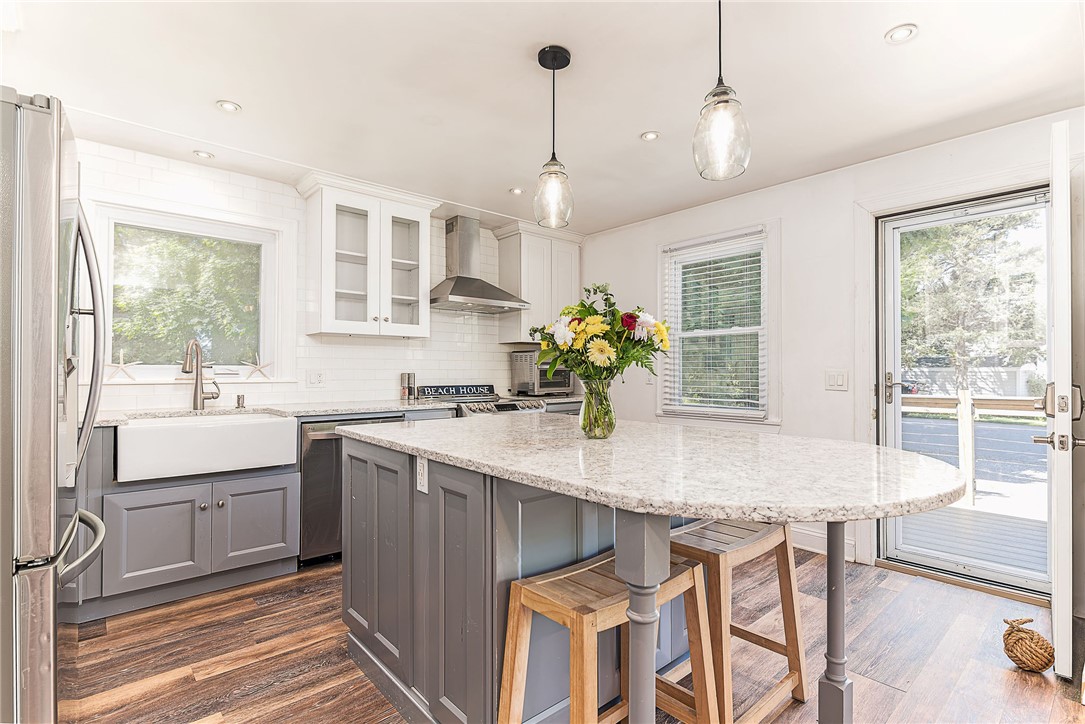 189 Shore Road Westerly, RI 02891 - Photo 7 of 30