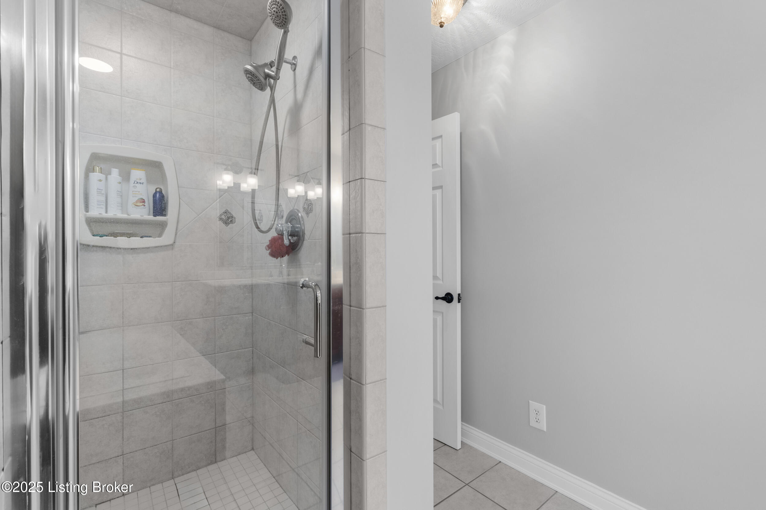 7707 Broad Run Road Louisville, KY 40291 - Photo 39 of 70 Primary Shower