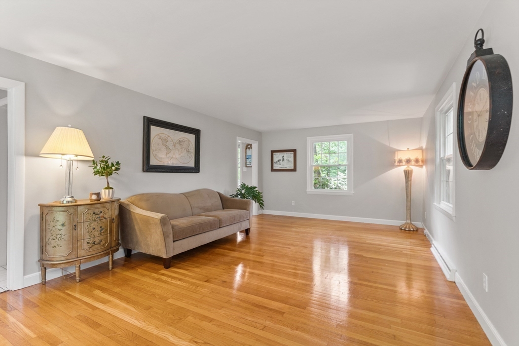 124 Hillside Road North Andover, MA 01845 - Photo 12 of 24 Gallery Image 12