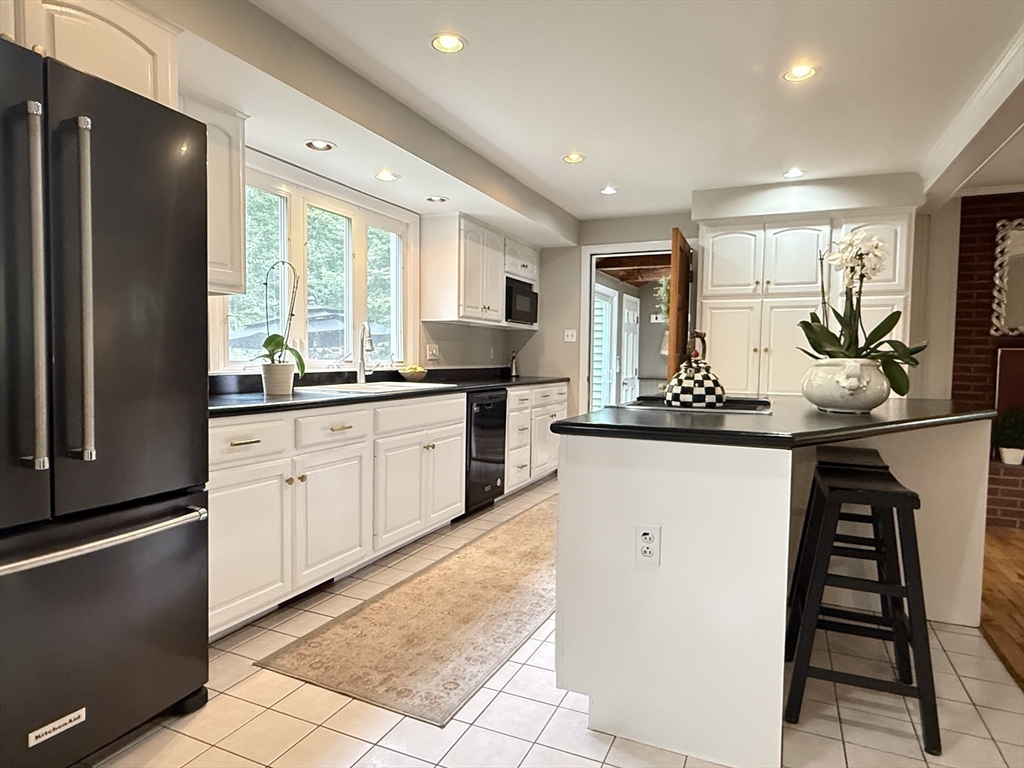 124 Hillside Road North Andover, MA 01845 - Photo 5 of 24 Gallery Image 5