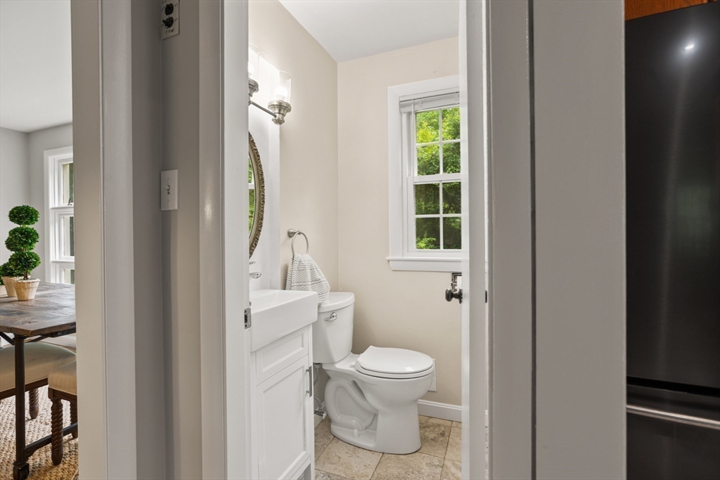 124 Hillside Road North Andover, MA 01845 - Photo 9 of 24 Gallery Image 9