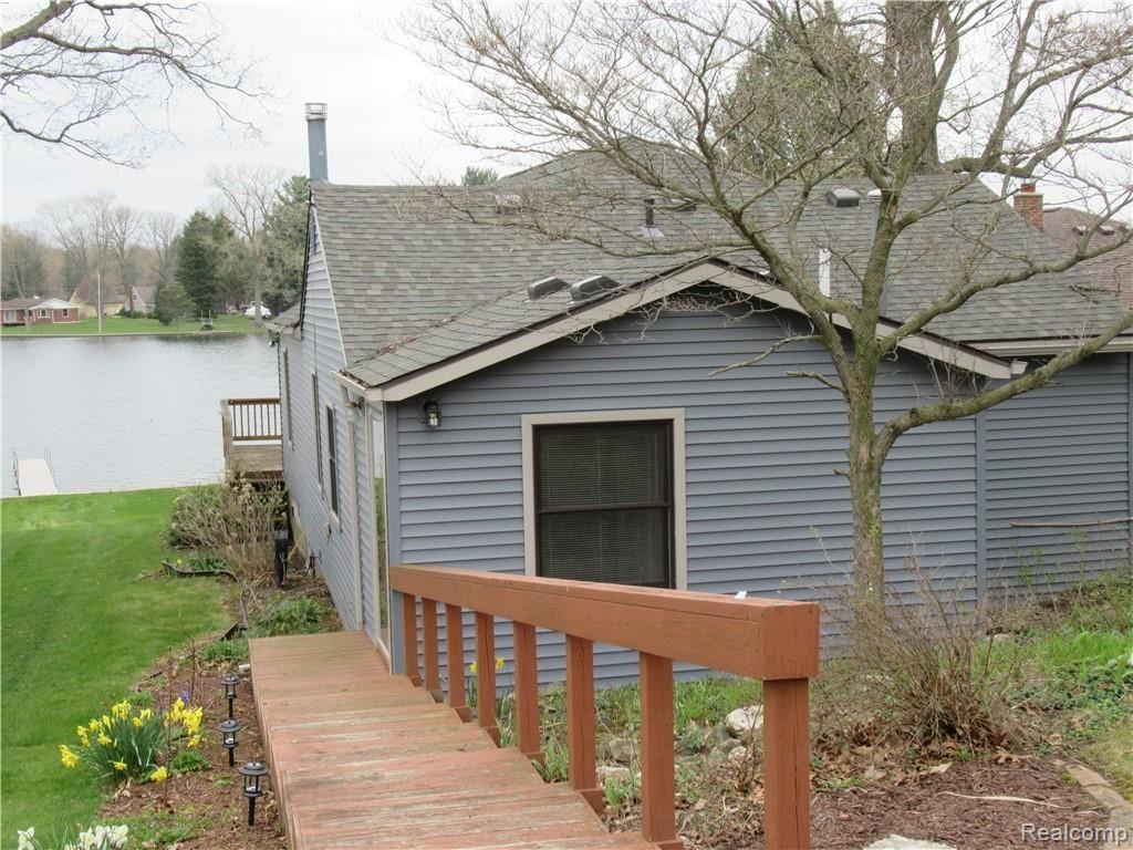5882 Bullard Road Fenton, MI 48430 - Photo 6 of 32 IMG_5553.JPG