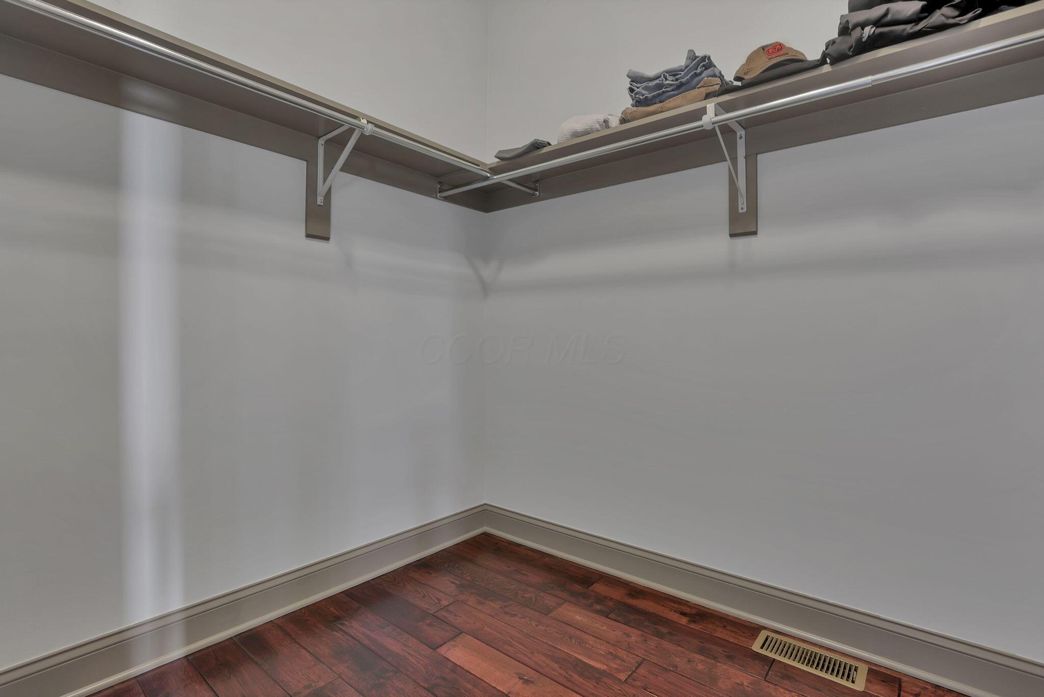 568 Cedar Hill Road Northwest Amanda, OH 43102 - Photo 34 of 102 Primary Closet