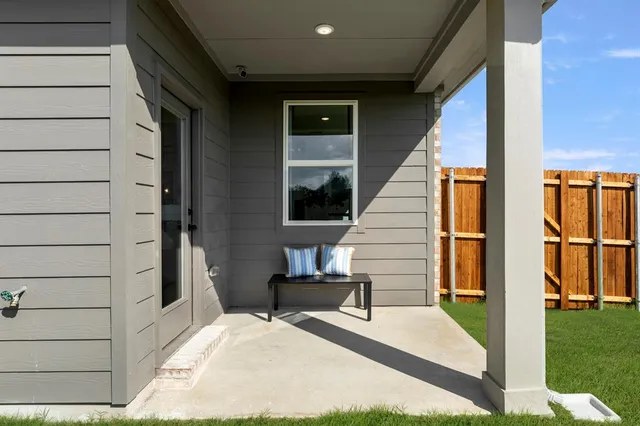 a view of entryway front of house