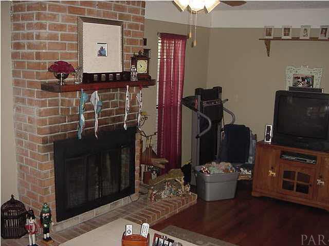 5758 Hickory Street Milton, FL 32570 - Photo 7 of 21