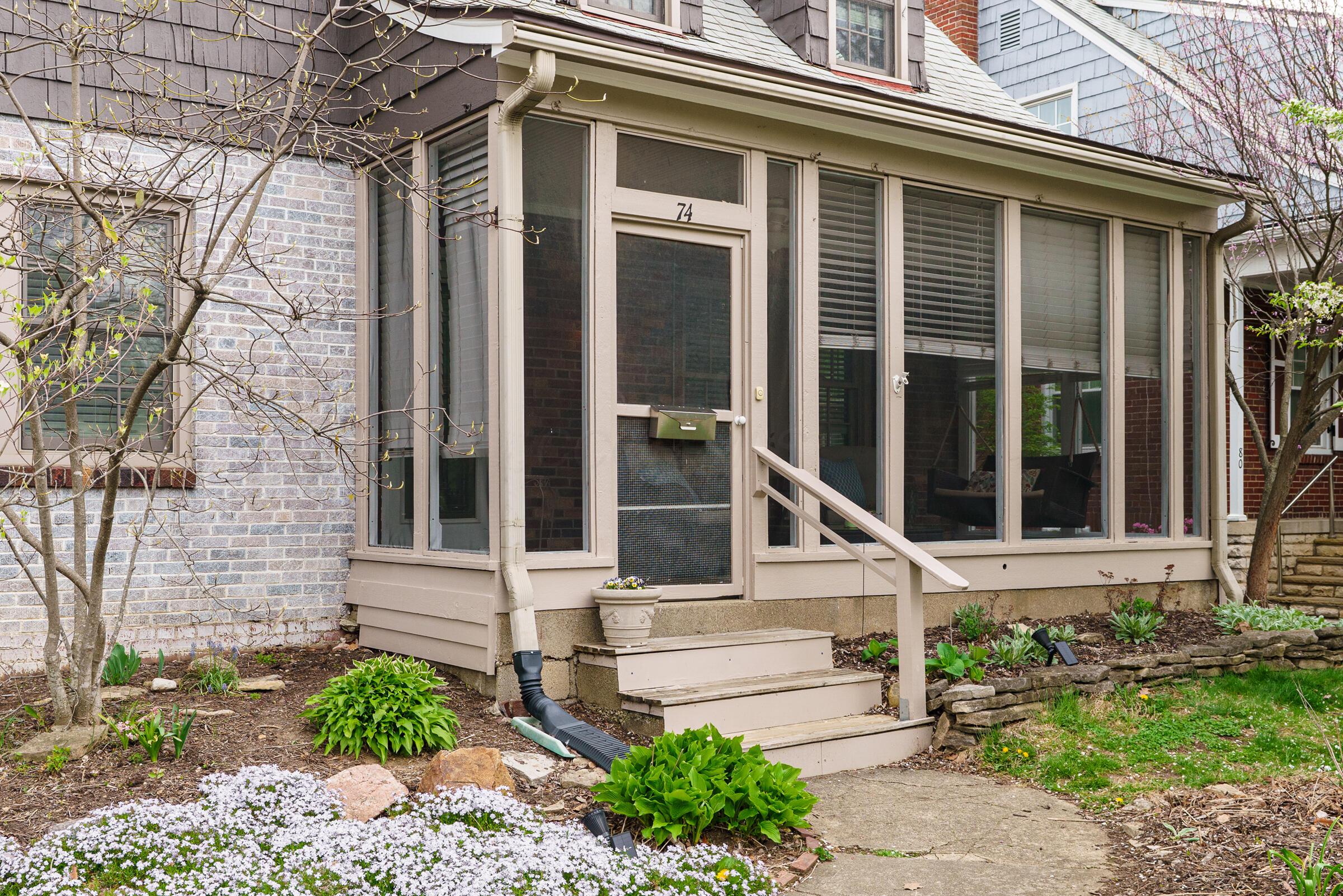 74 East Torrence Road Columbus, OH 43214 - Photo 4 of 43 Front screened in porch