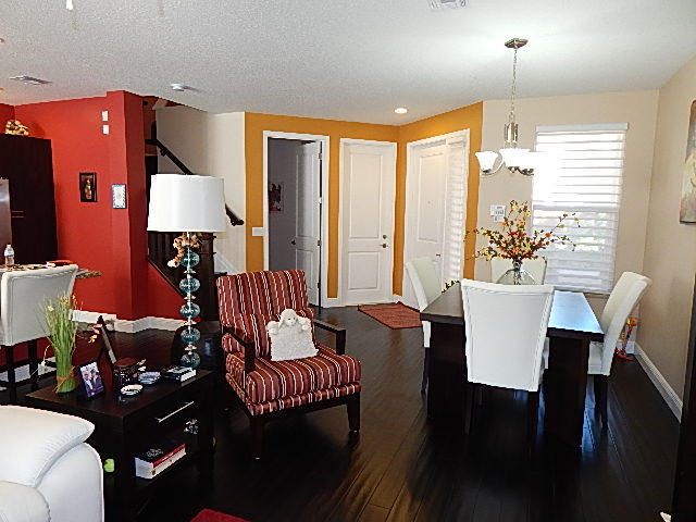 4811 DR n foyer from lvgRmDSCN0481