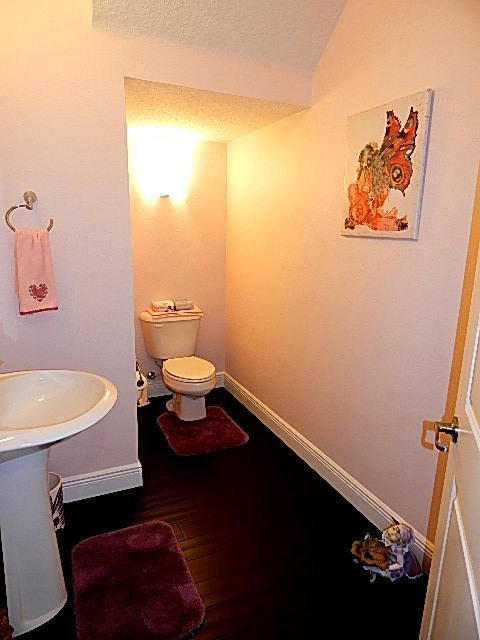 4811 half bath DSCN0483