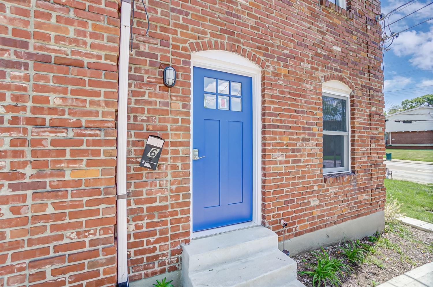 5701 Montgomery Road, Unit 1 Cincinnati, OH 45212 - Photo 4 of 33