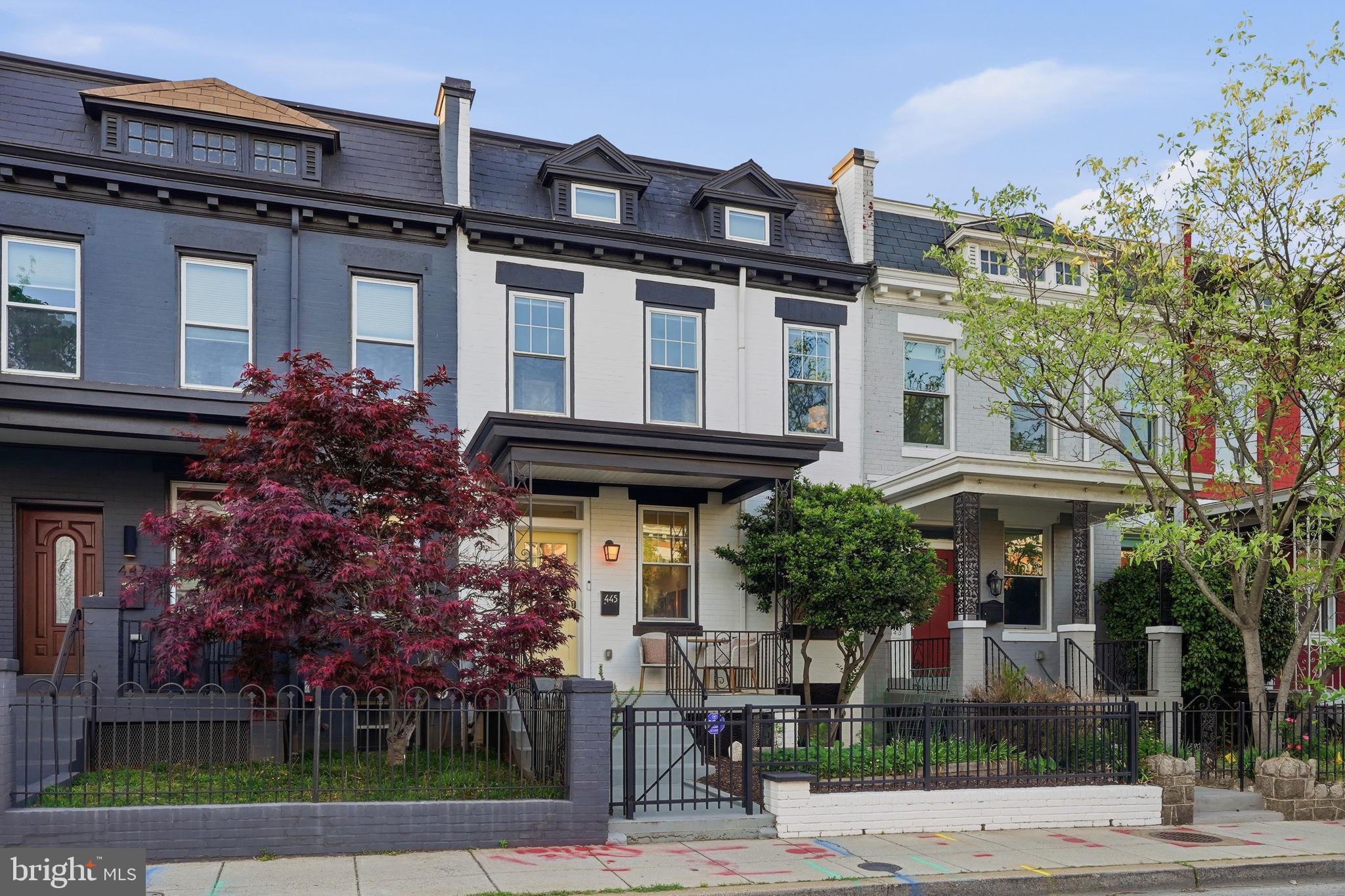 445 Kenyon Street Northwest Washington, DC 20010 - Photo 4 of 40