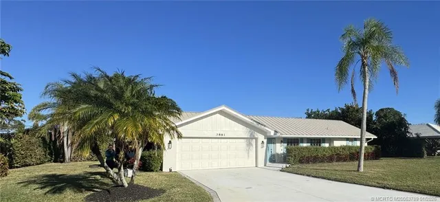 $725,000 | 3881 Southeast Fairway West, Stuart, FL 34997