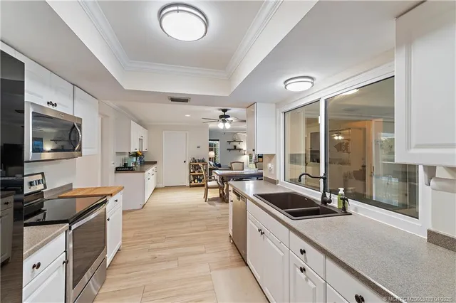 $725,000 | 3881 Southeast Fairway West, Stuart, FL 34997