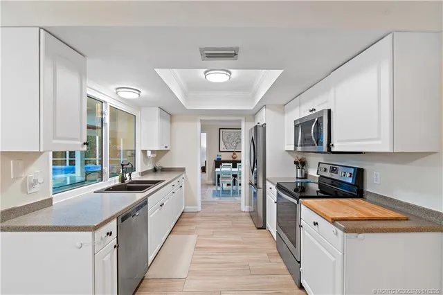 $725,000 | 3881 Southeast Fairway West, Stuart, FL 34997