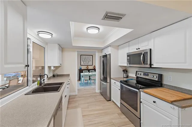 $725,000 | 3881 Southeast Fairway West, Stuart, FL 34997