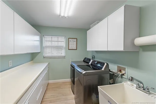 $725,000 | 3881 Southeast Fairway West, Stuart, FL 34997