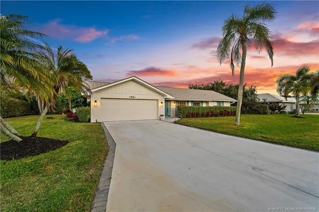 $725,000 | 3881 Southeast Fairway West, Stuart, FL 34997