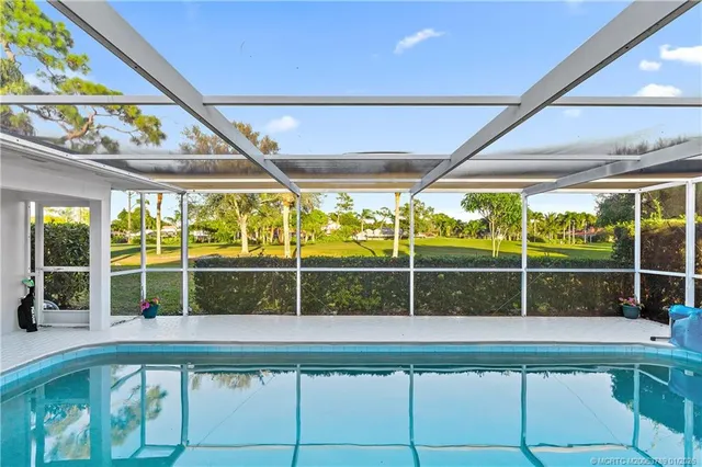 $725,000 | 3881 Southeast Fairway West, Stuart, FL 34997