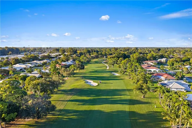 $725,000 | 3881 Southeast Fairway West, Stuart, FL 34997
