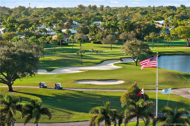 $725,000 | 3881 Southeast Fairway West, Stuart, FL 34997