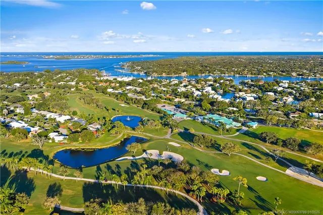 $725,000 | 3881 Southeast Fairway West, Stuart, FL 34997