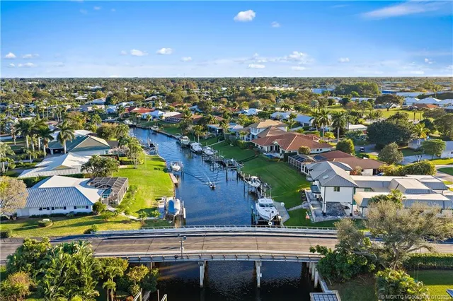 $725,000 | 3881 Southeast Fairway West, Stuart, FL 34997