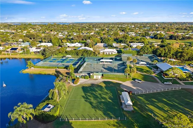 $725,000 | 3881 Southeast Fairway West, Stuart, FL 34997