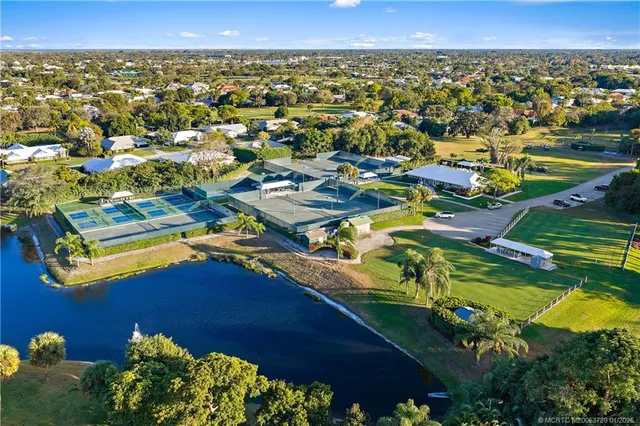 $725,000 | 3881 Southeast Fairway West, Stuart, FL 34997