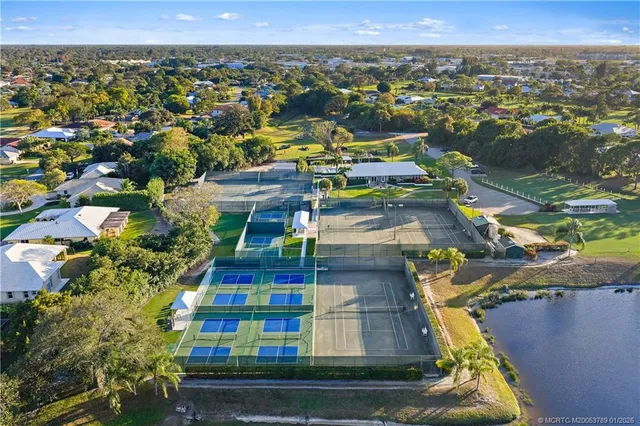 $725,000 | 3881 Southeast Fairway West, Stuart, FL 34997