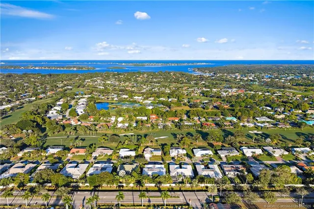 $725,000 | 3881 Southeast Fairway West, Stuart, FL 34997