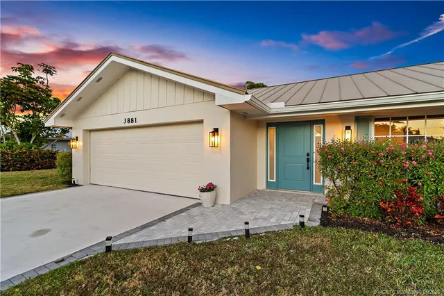 $725,000 | 3881 Southeast Fairway West, Stuart, FL 34997
