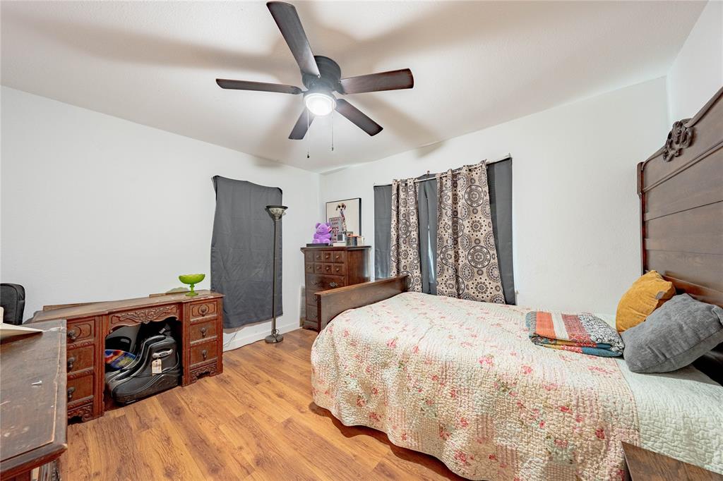 603 Mosley Road Athens, TX 75751 - Photo 9 of 14 a bedroom with a bed and a dresser
