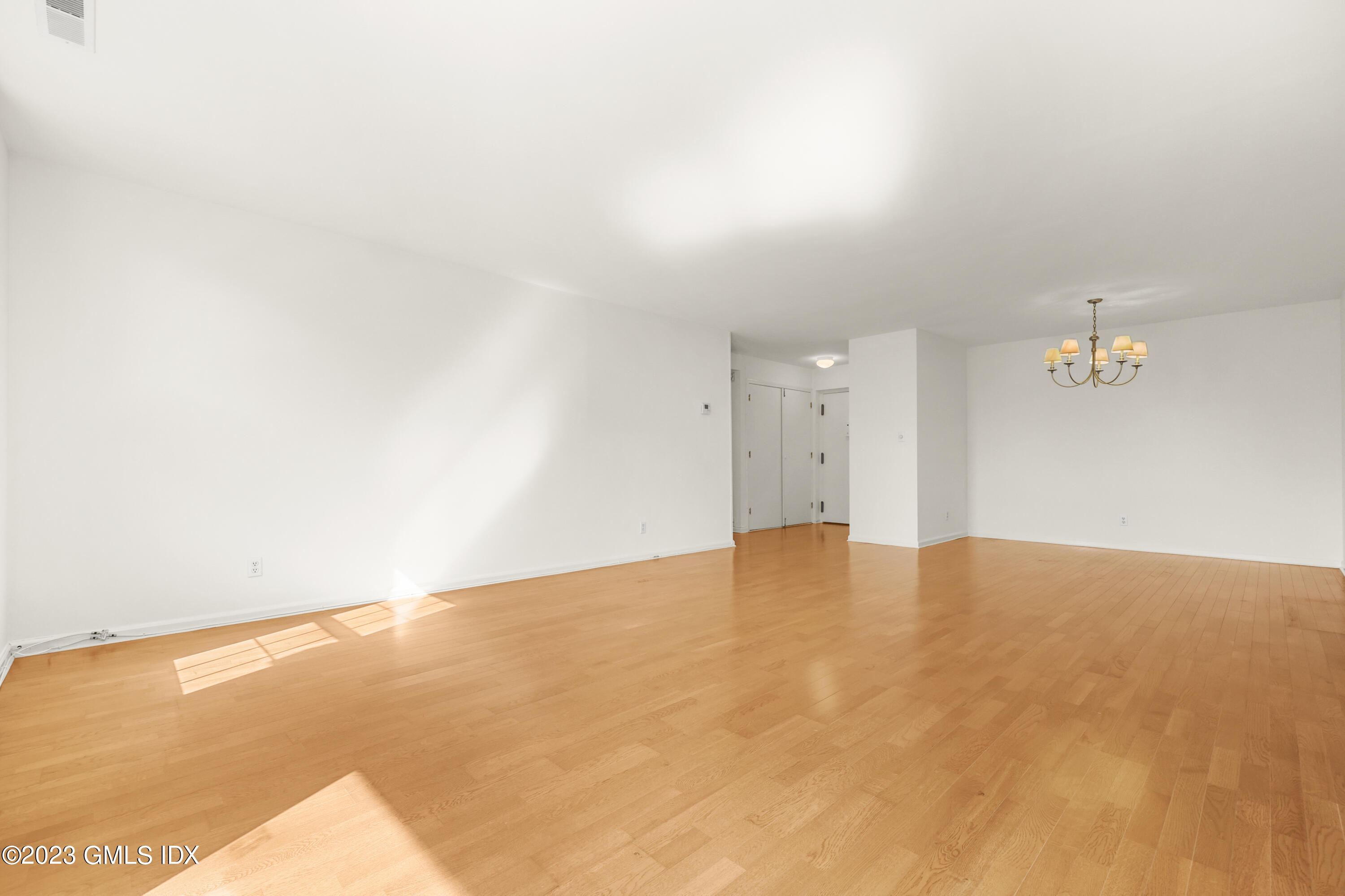 140 Field Point Road, Unit 26 Greenwich, CT 06830 - Photo 4 of 12 140 Field Point Rd Unit 26-print-005-002