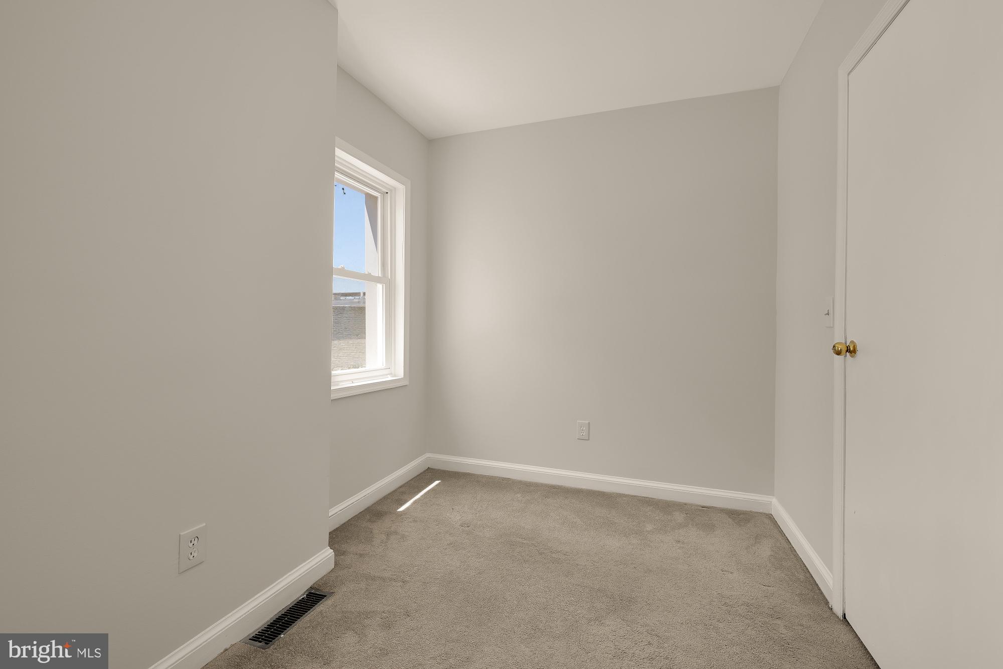 601 L Street Northeast Washington, DC 20002 - Photo 38 of 47 a room that has a window in it