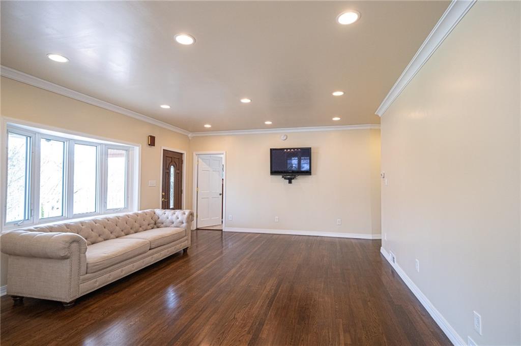 132 Galley Road Canonsburg, PA 15317 - Photo 3 of 25 Gallery Image 3
