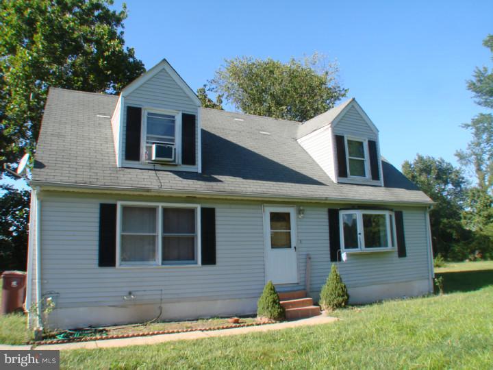 329 Old State Road New Castle, DE 19720 - Photo 2 of 12 Exterior Front