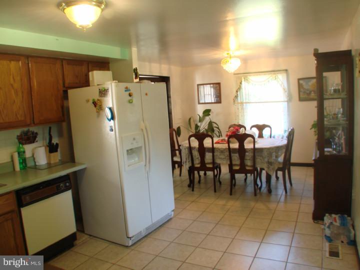 329 Old State Road New Castle, DE 19720 - Photo 4 of 12 Kitchen