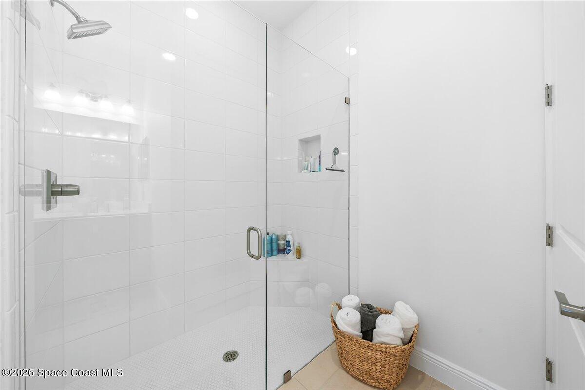 7980 Cache Crk Lane Melbourne, FL 32940 - Photo 23 of 47 Frameless Shower Enclosure