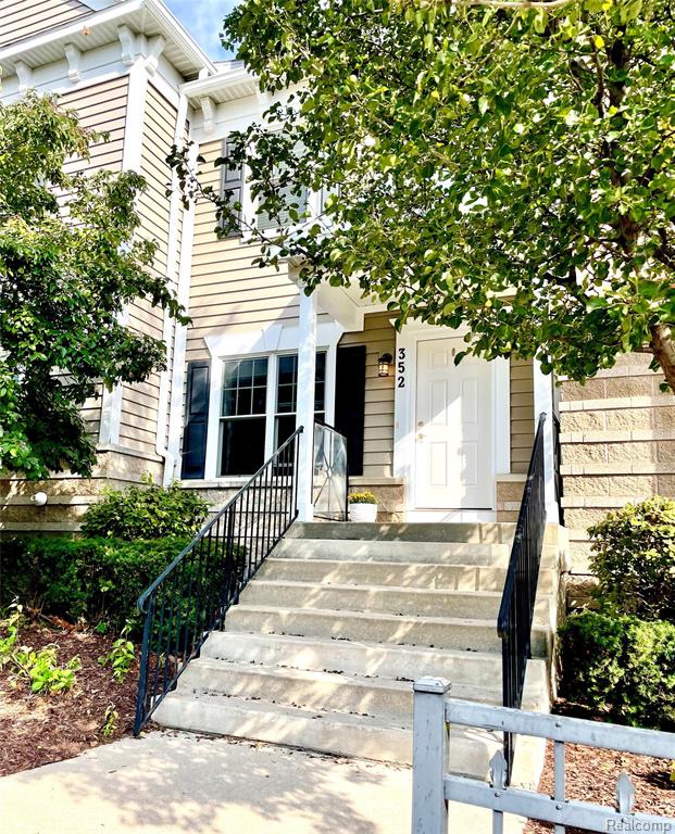 352 West Grand River Road East Lansing, MI 48823 - Photo 1 of 15