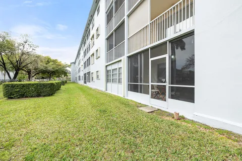 $245,000 | 1401 Southwest 128th Terrace, Unit 103H, Pembroke Pines, FL 33027