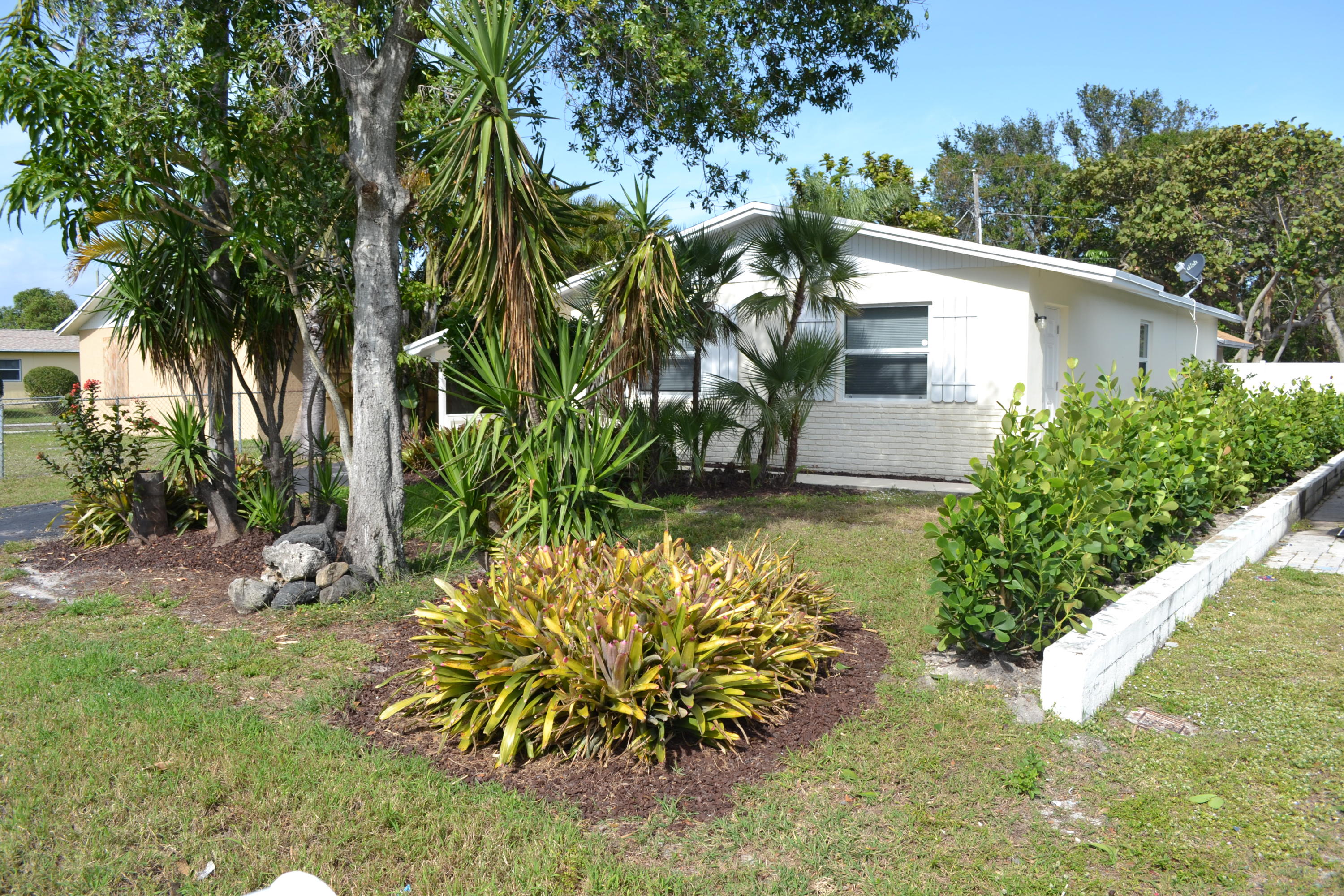 147 3rd Street Jupiter, FL 33458 - Photo 2 of 33 DSC_1383