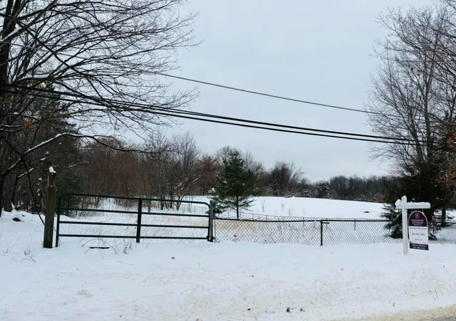 $250,000 | 665 County Road 665, Paw Paw, MI 49079