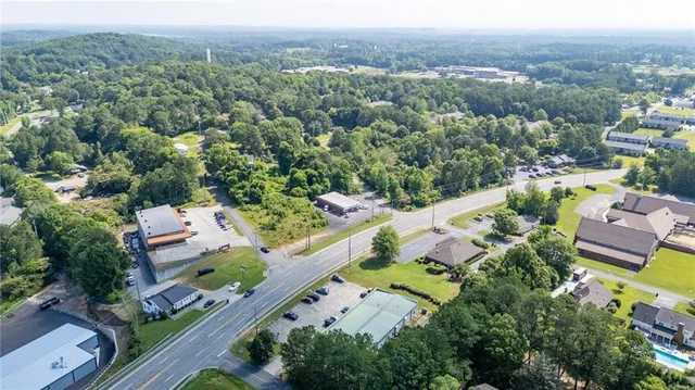 $2,800 | 705 Red Bud Road Northeast, Unit A, Calhoun, GA 30701