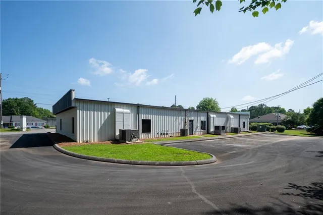 $2,800 | 705 Red Bud Road Northeast, Unit A, Calhoun, GA 30701