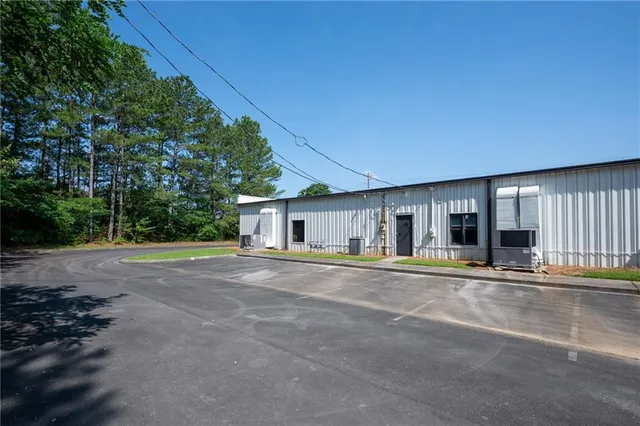 $2,800 | 705 Red Bud Road Northeast, Unit A, Calhoun, GA 30701