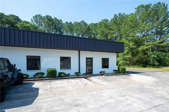$2,800 | 705 Red Bud Road Northeast, Unit A, Calhoun, GA 30701
