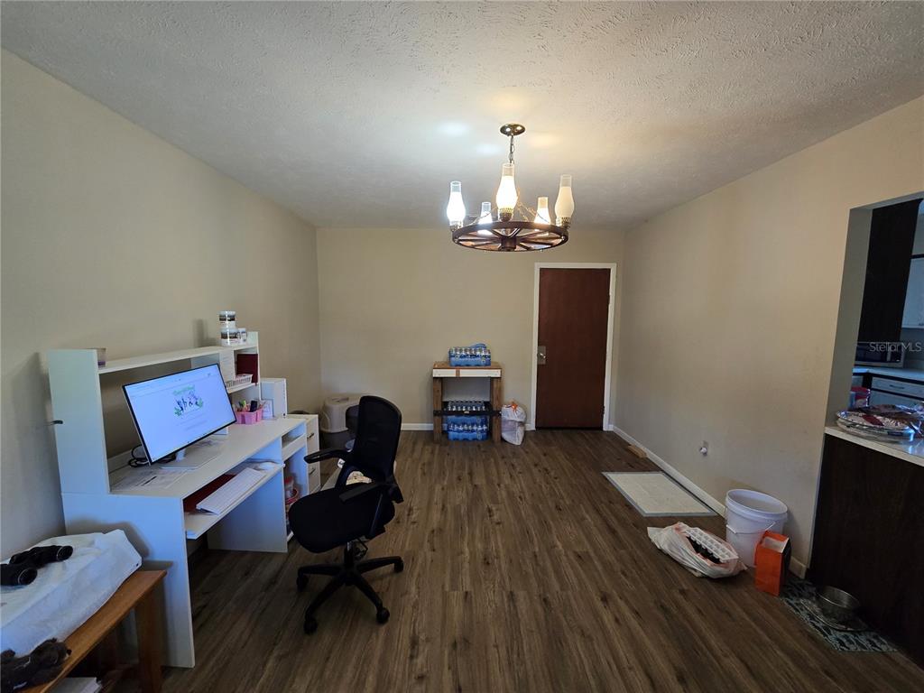 12882 East Wheeler Road Dover, FL 33527 - Photo 7 of 30