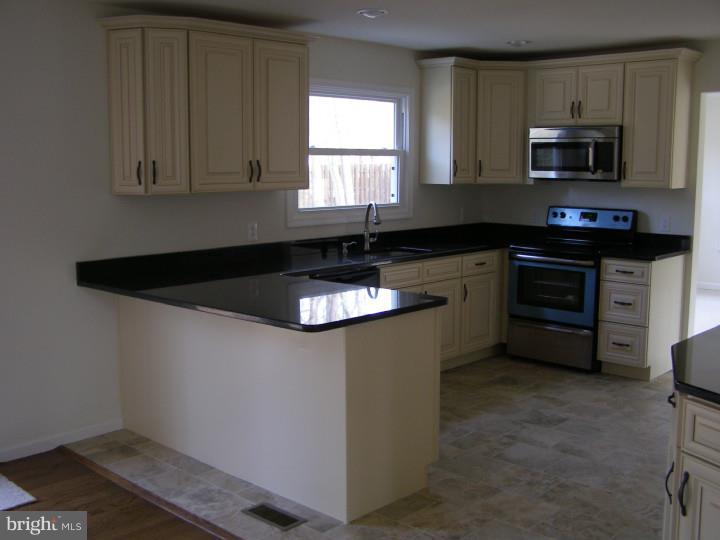 249 Oakshade Road Tabernacle, NJ 08088 - Photo 3 of 25 Kitchen