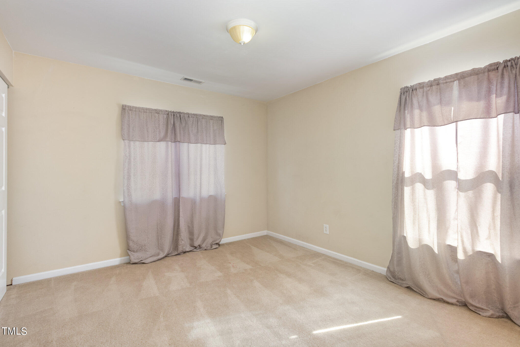 650 Conover Road Durham, NC 27703 - Photo 15 of 25 an empty room with windows