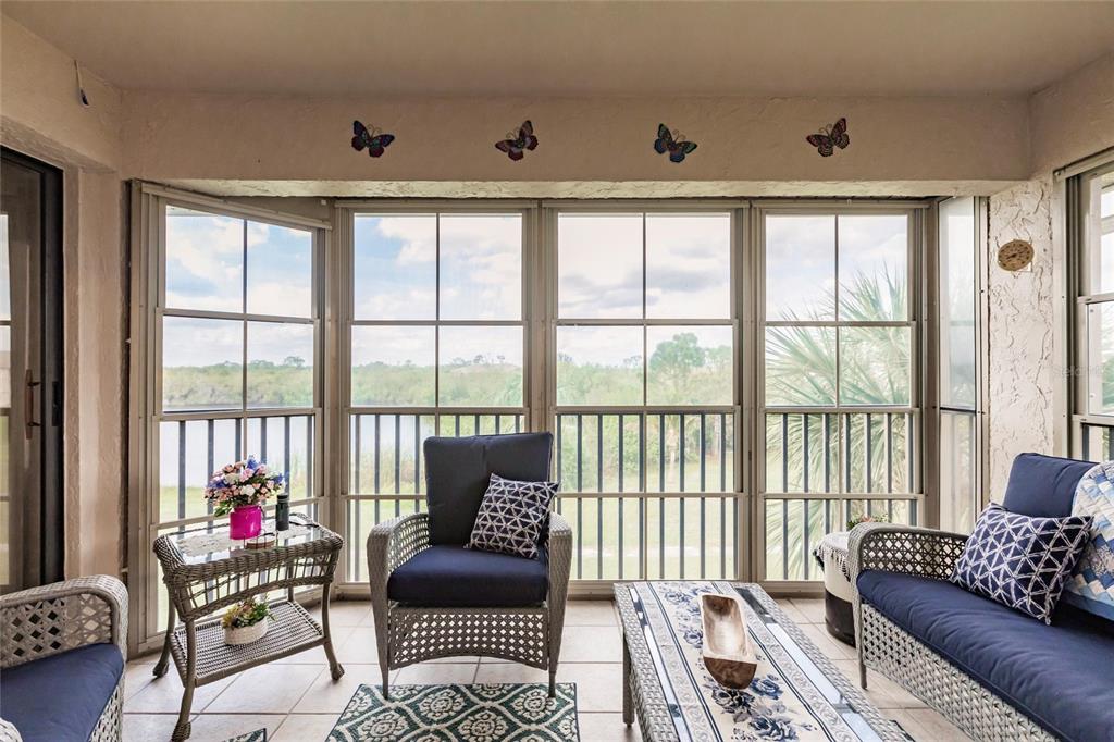 175 Kings Highway, Unit 538 Punta Gorda, FL 33983 - Photo 31 of 46 a living room with furniture and a large window